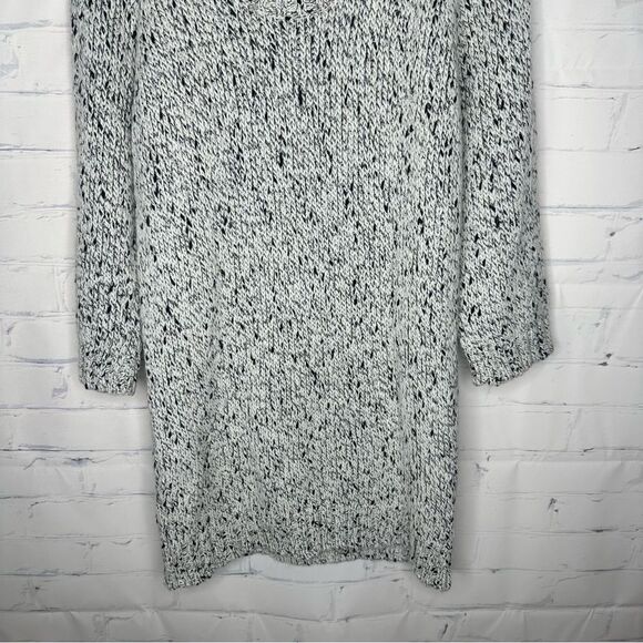 H&M small sweater dress‎ - Picture 2 of 7